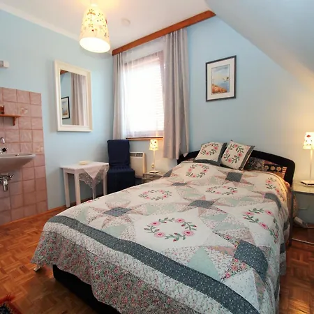 Modern With Garden Near The Petzen Area In Carinthia 伊伯恩道夫